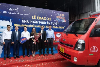 Lễ trao tặng xe tải cho nhà phân phối Ân Tuyết