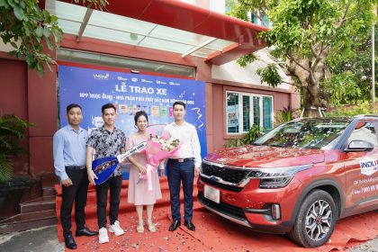 Trao tặng xe cho khách hàng Ngọc Oanh – Nhà phân phối tiêu biểu 2022 nhãn iNDU