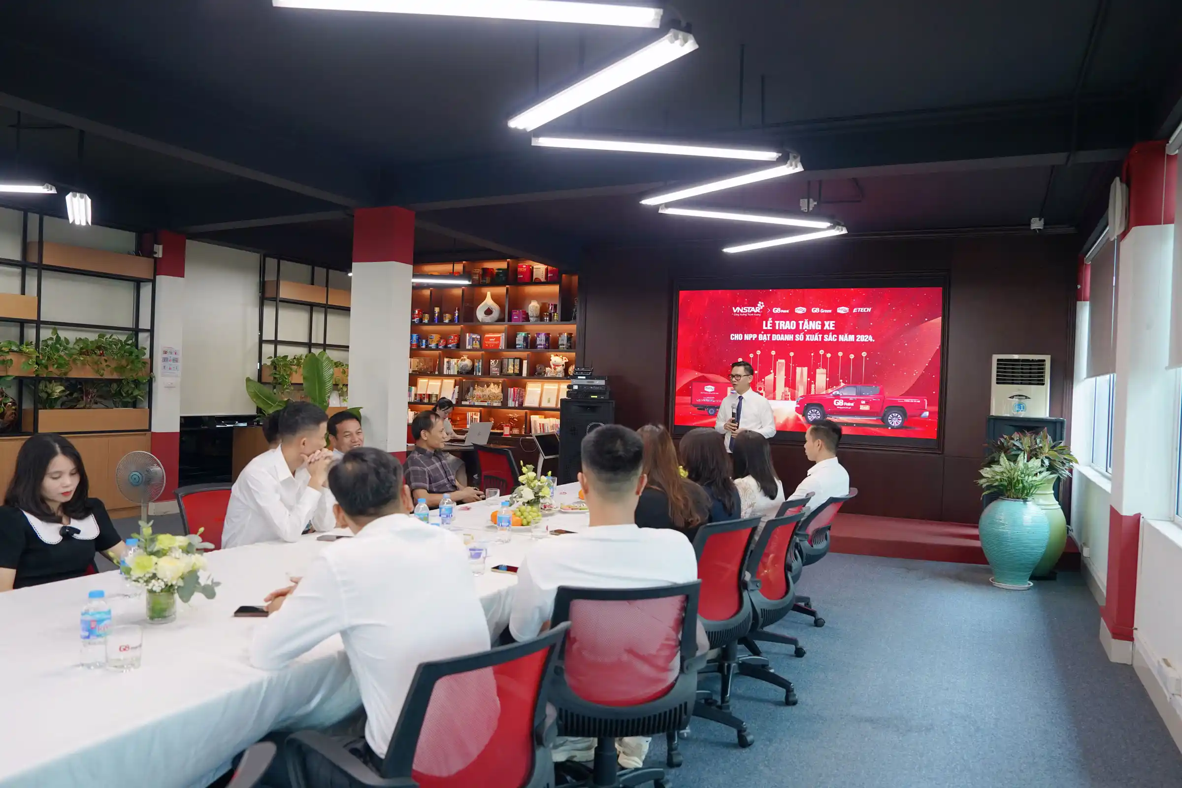 LỄ TRAO TẶNG XE CHO NHÀ PHÂN PHỐI XUẤT SẮC 2024